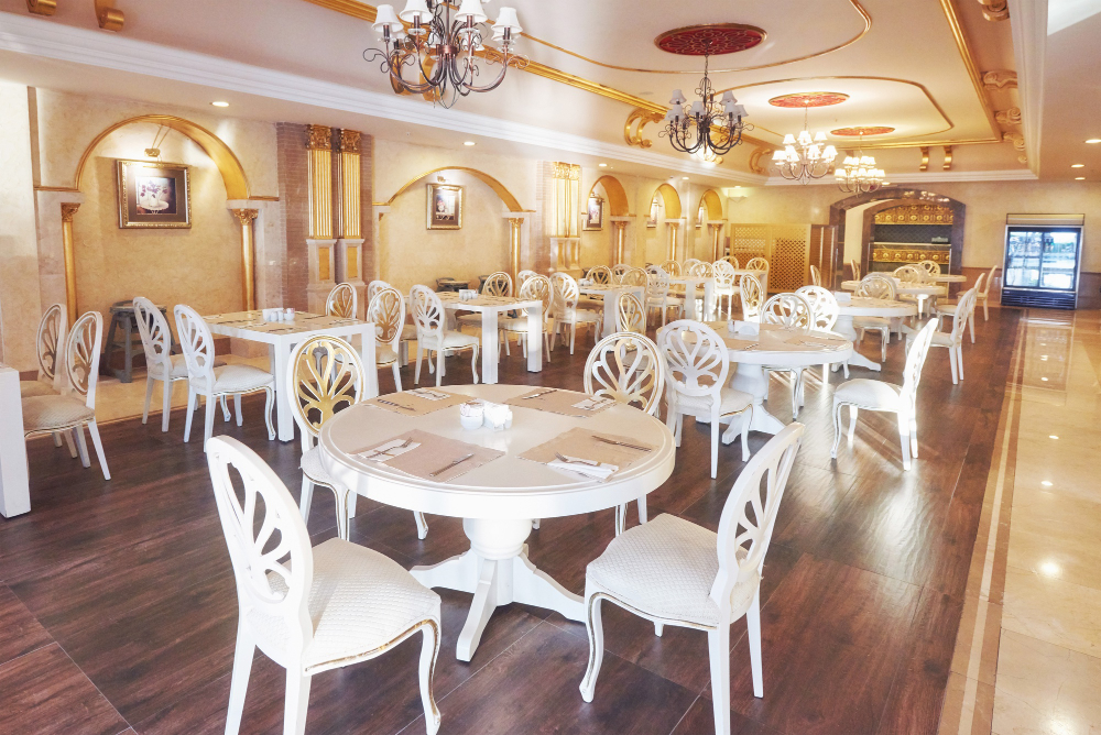 Restaurant & Bar